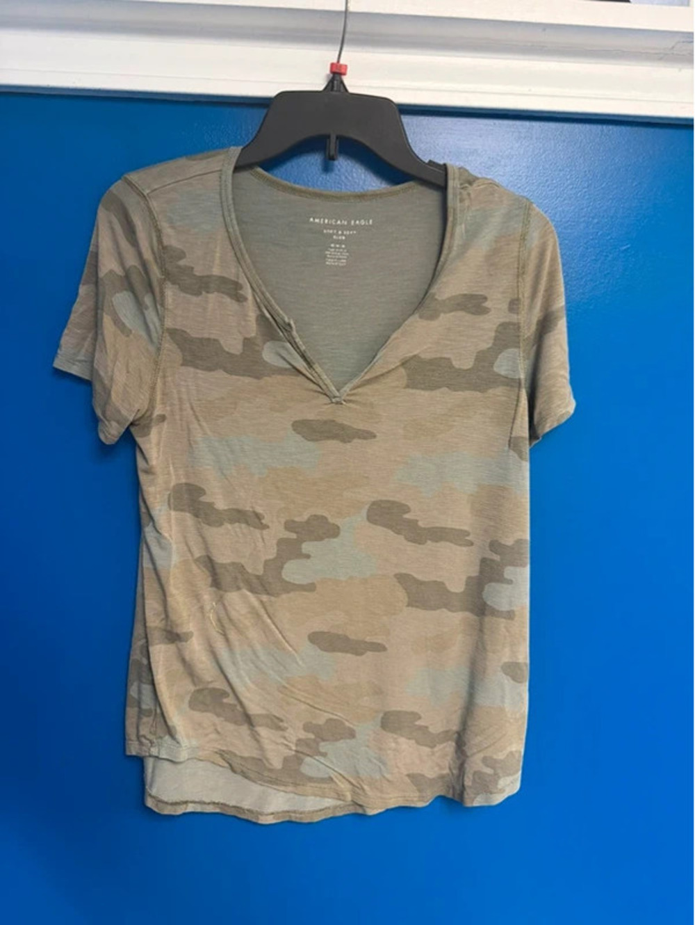 American Eagle Soft & Sexy Medium Camo V-Neck Henley T-Shirt Short Sleeve